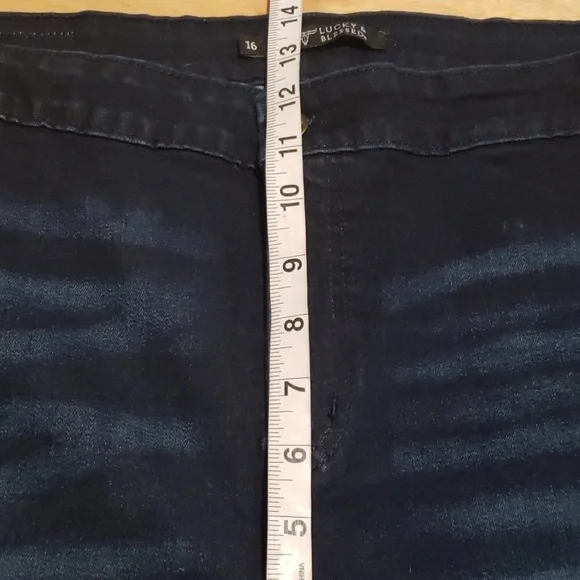 Women's Lucky & Blessed extreme flare dark wash distressed stretch jeans Sz 16 - Picture 8 of 12